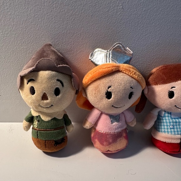 Whimsical set of 8 Wizard of Oz Hallmark itty bitty’s 🦁 🐶 👧 - Picture 2 of 10